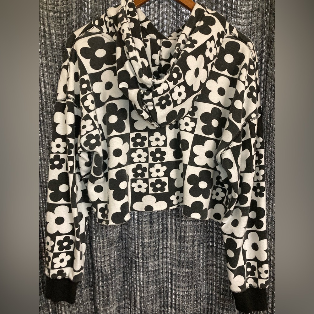 Black and White Cropped floral hoodie. - Picture 5 of 8